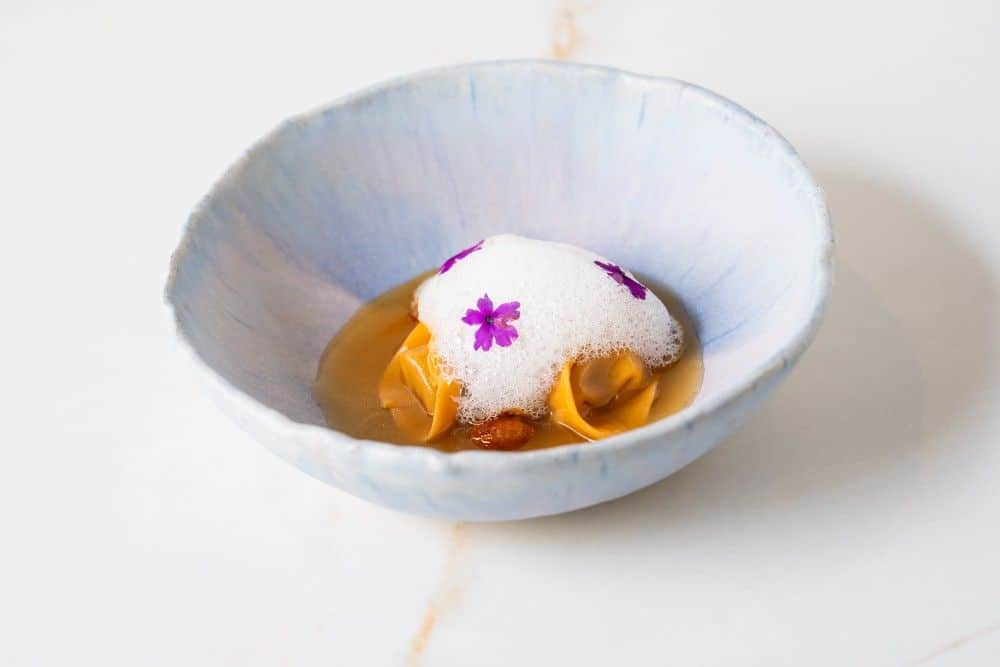 Tortellini de fritada riojana, chorizo y huevo frito. Tortellini de fritada riojana, chorizo y huevo frito.